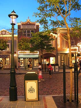 Hong Kong Disneyland Resort, Lantau Island, Hong Kong, China, Jacek Piwowarczyk, 2006