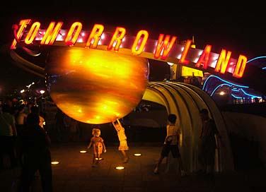 Hong Kong Disneyland Resort, Lantau Island, Hong Kong, China, Jacek Piwowarczyk, 2006