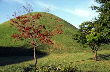 Kyongju, Chonmachong Tombs, South Korea, Jacek Piwowarczyk 1999