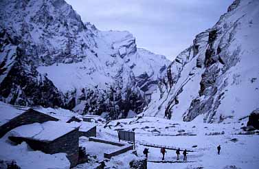 Machhapuchhre Base Camp,  Nepal, Jacek Piwowarczyk, 2002