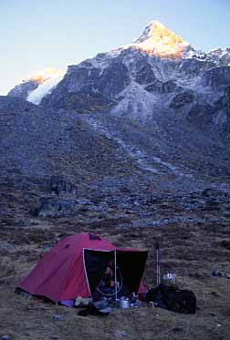 Towards Lapsang La, Nepal Jacek Piwowarczyk, 2000