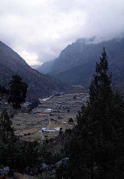 Towards Gunsa, Jacek Piwowarczyk, Nepal, 2000