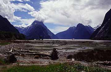 Milford Sound, New Zealand, Jacek Piwowarczyk, 2002