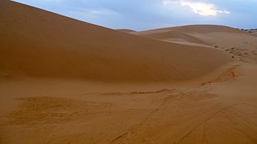 Red Sand Dunes, Mui Ne, Vietnam, Jacek Piwowarczyk, 2009